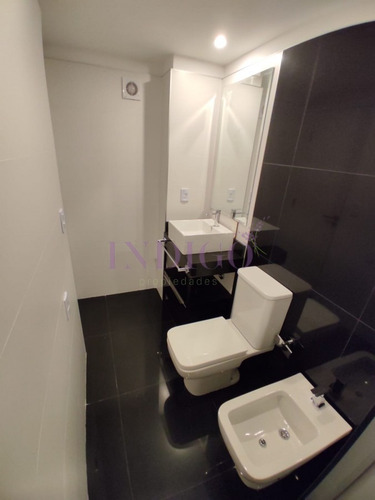 Imagen 8 de 16 de Apartamento En Artower, Con Buena Vista, Muy Luminoso, 1dormitori Y 1 Baño