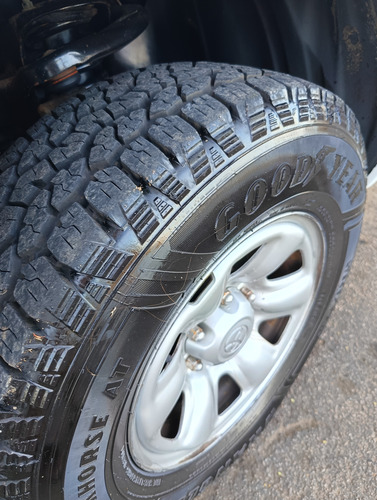 Toyota Hilux 2.5 Cab. Simples 4x4 2p