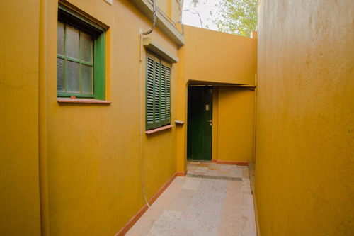 Ph En Venta - 5 Dormitorios 4 Baños - 299mts2 - Rafael Calzada, Almirante Brown