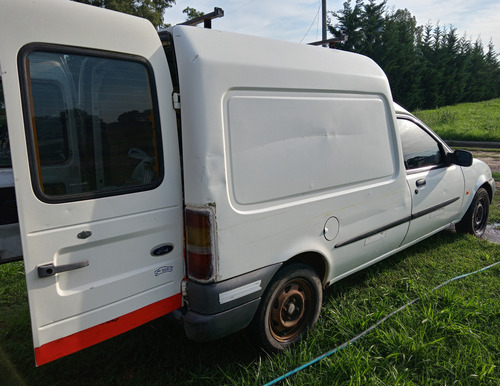 Ford Courier 1.8 Pick-up D Dh
