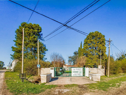 Casa En Venta - 3 Dormitorios 3 Baños - 2.245mtss2 - Carmen De Areco