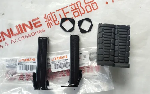 Juego Reposapies Tacos Traseros Yamaha Crypton Fi Original
