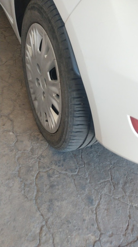 Ford Fiesta Kinetic Design 1.6 Sedan S 120cv 2014