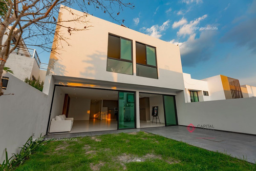 Casa Nueva De Lujo Con Sótano En Venta Villa Verona