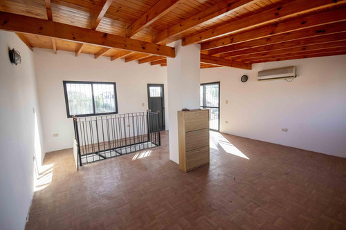 Casa De 5 Ambientes Con Cochera Y Playroom En Venta En Carapachay