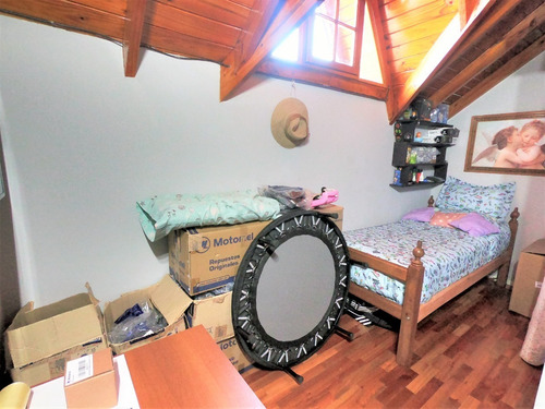 Triplex 108m2 Living, Comedor, Toilette, Cocina, Quincho (c/lav), Patio(c/parr), 3 Dor Y Baño. Video