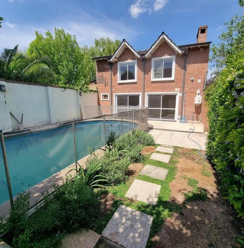 Casa En Venta - 4 Dormitorios 3 Baños - Cochera - 400mts2 - Ituzaingó
