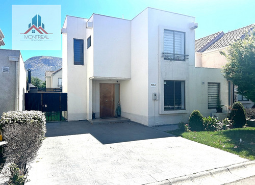 Casa Estilo Mediterraneo Al Interior De Condominio