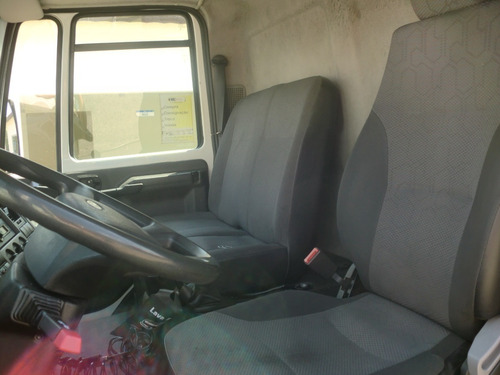 Imagem 9 de 15 de Ford Cargo 1119 4x2 Com Baú Refrigerado 2019
