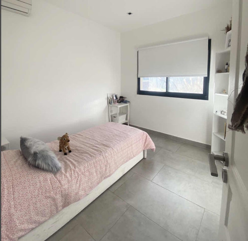 Venta De Excelente Casa. Barrio Santa Elena, Pilar Del Este