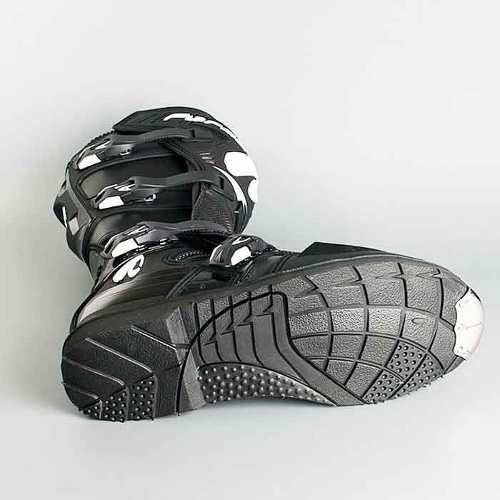 Imagen 2 de 6 de Botas Cross Forma Terrain Evo Negro
