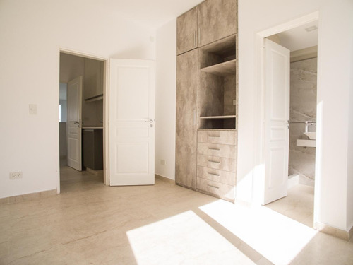Imagen 10 de 17 de Casa En Alquiler Barrio Canton Norte Estilo Moderno Con Jardín, Pileta Y Laguna