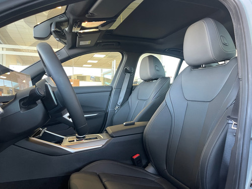 BMW Serie 3 3.0 330i Sedan Sport Line 252cv