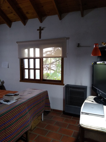 Casa 6 Amb. En Barrio El Cortijo, Malvinas Arg.