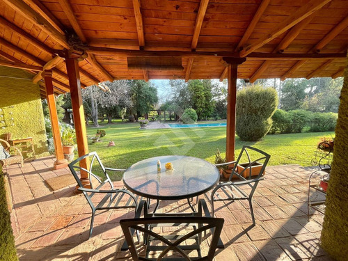 Casa En Venta De 5 Dorm. En Calera De Tango 5042 Mt2 Terreno