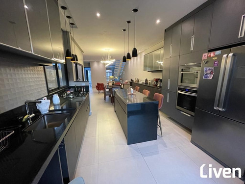 Imagem 9 de 21 de Lindo Sobrado De 200m² Com 3 Dormitórios, Suíte, Área Gourmet, Piscina E 2 Vagas No Jd. Das Indústrias - 9401