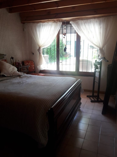 Latorre Prop. Vende Chalet De 4 Amb Con Hermoso Parque + Depto En El Fondo