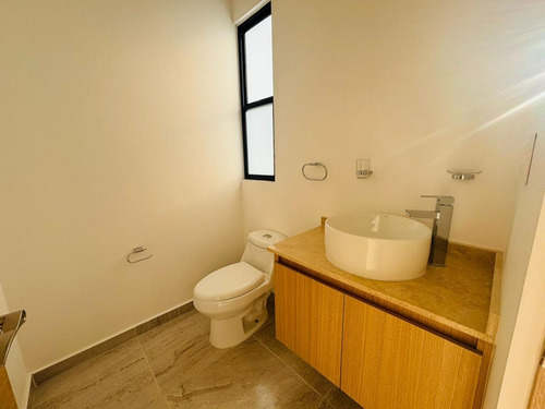 Casa En Venta Ubicada En Fraccionamiento Parque La Rayana Ii, Lomas De Angelópolis 3 Jj