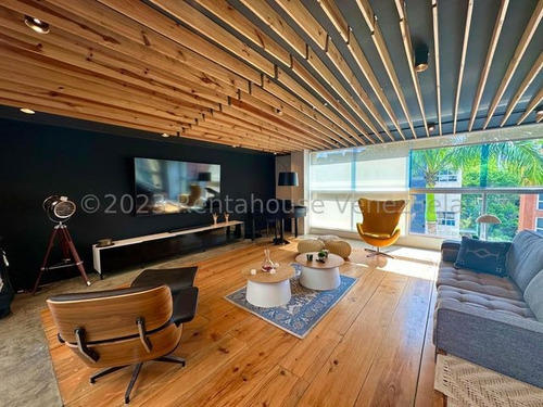 Lujoso Penthouse Ubicado En Los Naranjos De Las Mercedes. #24-15045