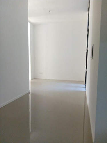 Imagen 2 de 9 de Gran Loft, Plaza Matriz, 57 M2 , Grandes Ventanales, Super Luminoso , Único !!