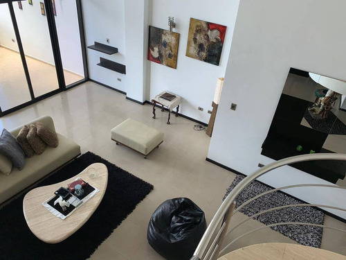 En Venta Moderno Pent House En Resd. Jacaranda En La Trigaleña Alta