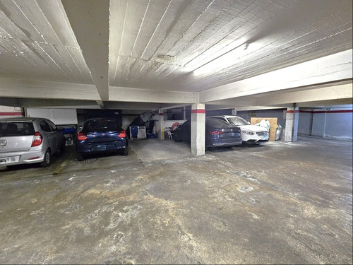 Apartamento En Venta En Pocitos 3 Dormitorios Y Servicio
