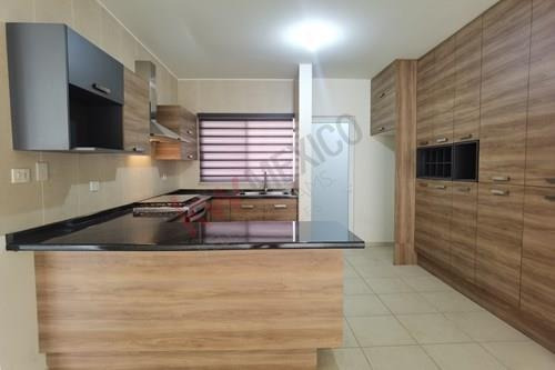 Imagen 2 de 25 de Casa De 4 Recamaras Con 4 Baños Completos Muy Amplia $12,000