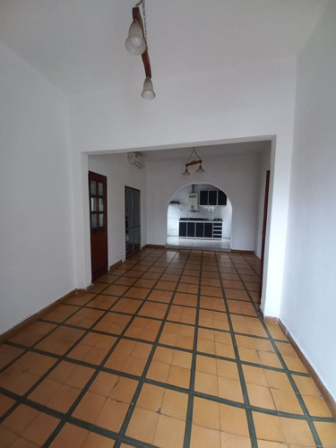 Venta De Casa Con Departamento Y Local Comercial