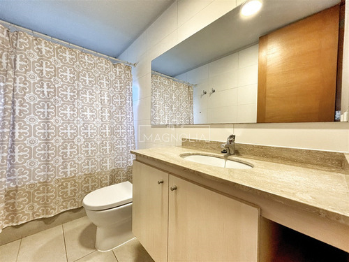 Casa En Venta De 6 Dorm. En Colina