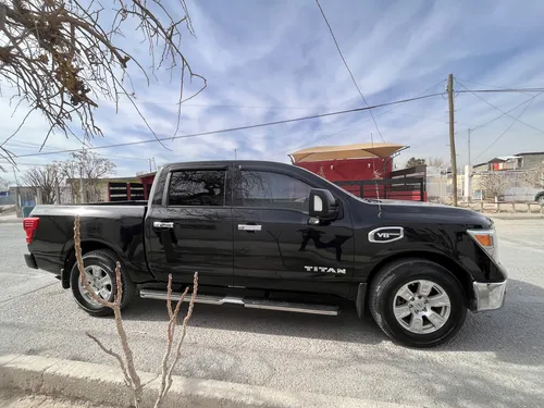 Nissan Titan 4 Puertas 4x4 2017