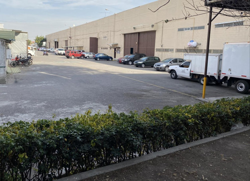 Imagen 4 de 10 de Bodega En Renta De 650 M2 Con 180 M2 Oficinas En Conjunto