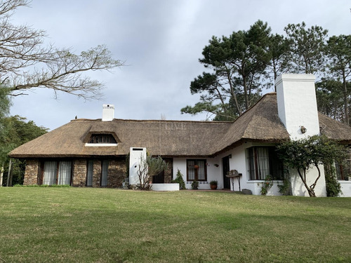 Casa De Quincho En Punta Del Este Golf