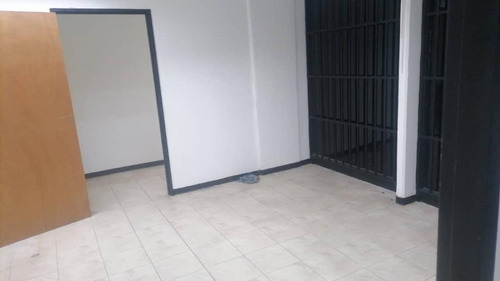 Imagen 8 de 10 de Local En Venta En Edificio Cachamay, Puerto La Cruz