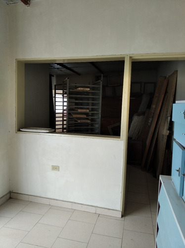 Imagen 10 de 11 de Vendo Práctico Edificio Residencial Con Un Local Comercial A Estrenar, Urb. Coromoto, Maracay.