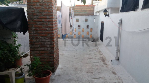 Pocitos, Ph Tipo Casita Con Terraza, Parrillero, 3d, Sin Gc.
