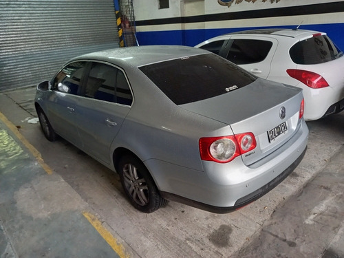 Imagen 2 de 7 de Volkswagen Vento 1.9 I Luxury 2009