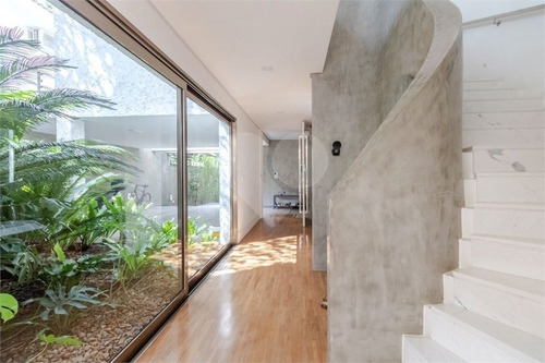 Casa Moderna, Reformada,4 Suítes, Ambientes Amplos E Integrados, Acabamento De Primeiríssima,5 Vagas - 353-im10077