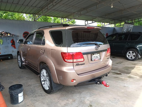 Imagen 10 de 15 de Toyota Fortuner 4x4