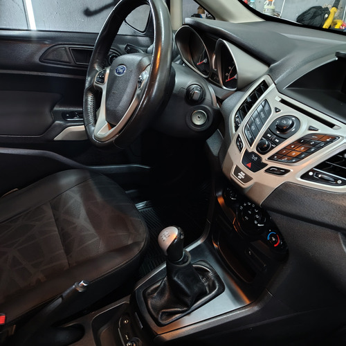 Ford Fiesta Kinetic Design Titanium 1.6 2011