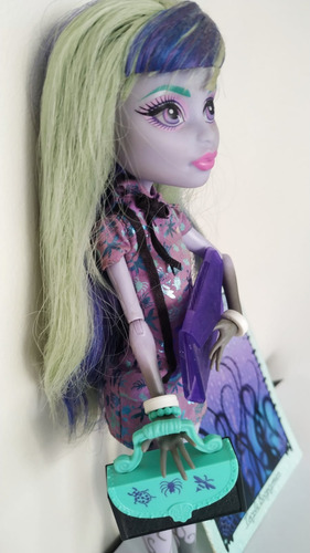 Boneca Monster High Twyla Boogeyman Com Acessórios