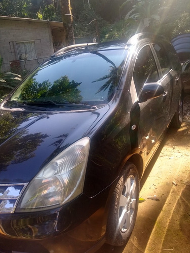 Imagem 1 de 9 de Nissan Grand Livina 2010 1.8 Sl Flex Aut. 5p