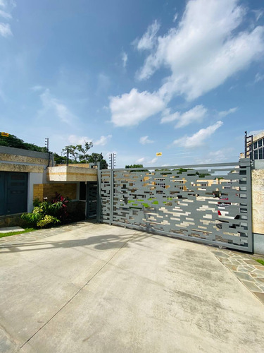 Townhouse En Venta Urb Colinas De Guataparo Res Villa Lago K