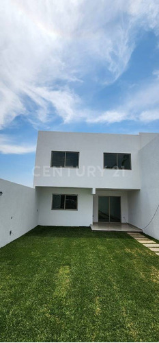 Casa En Venta En Cuernavaca, Morelos.