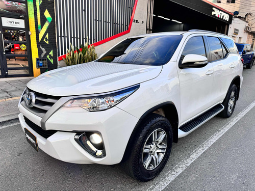 Toyota Fortuner 2.7l Mid