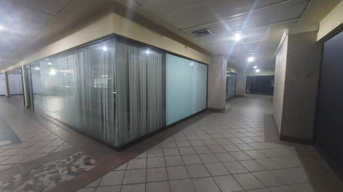 Local Comercial, En El Palacios De Eventos
