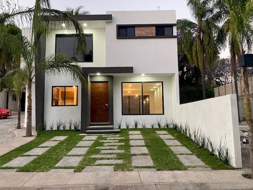 Casa Minimalista Nueva En Venta En Lomas De La Selva, Cuernavaca Morelos.