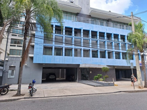 Edificio Comercial Y De Oficina En Piantini Con 1000m Y 18 Parqueos Con 20 Oficinas 