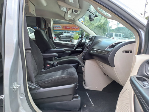 Imagen 9 de 15 de Chrysler Town&country Touring Tela 2016