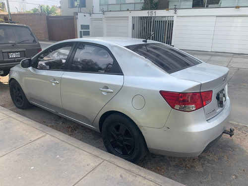 Vendo Auto Marca Kia, Modelo Cerato 2013, Color Plata