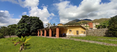 Terreno Con Casa De Campo  Urb. Carialinda